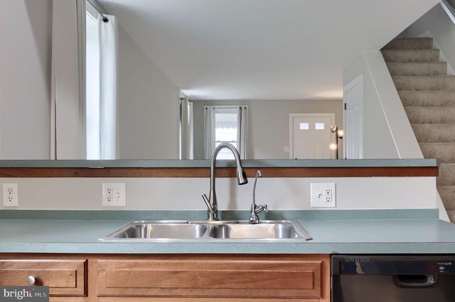 910 GROFFTOWN RD, Lancaster, PA 17602