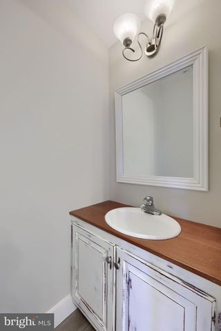 910 GROFFTOWN RD, Lancaster, PA 17602
