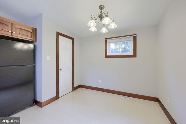 910 GROFFTOWN RD, Lancaster, PA 17602