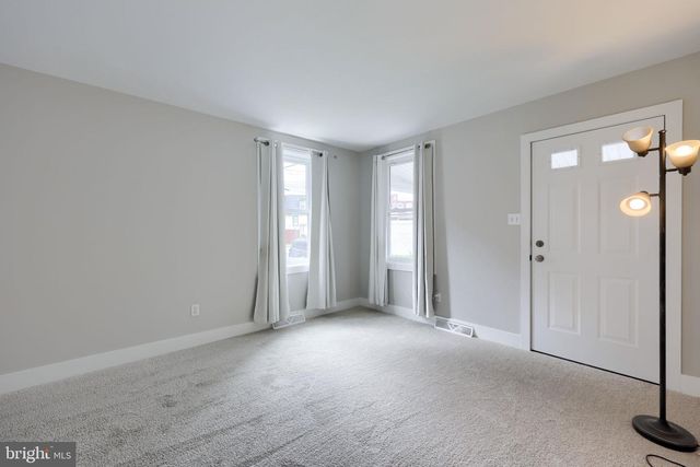 910 GROFFTOWN RD, Lancaster, PA 17602