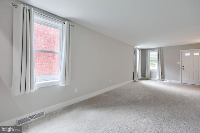 910 GROFFTOWN RD, Lancaster, PA 17602
