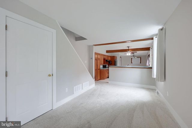 910 GROFFTOWN RD, Lancaster, PA 17602