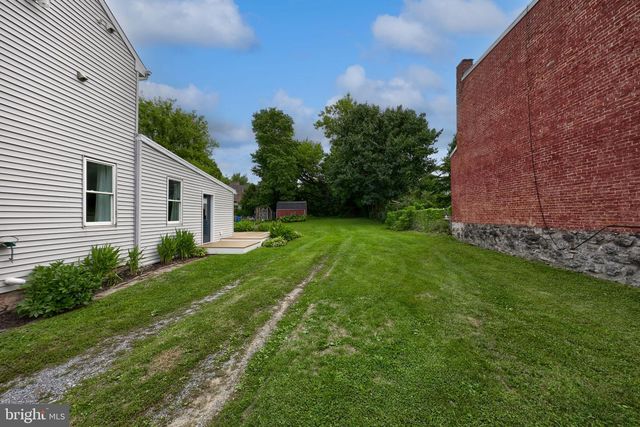 910 GROFFTOWN RD, Lancaster, PA 17602