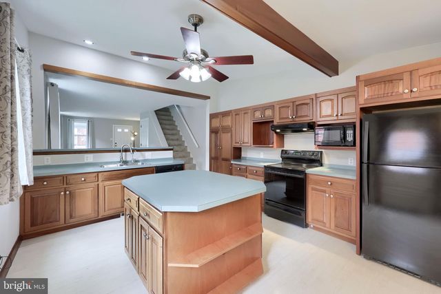 910 GROFFTOWN RD, Lancaster, PA 17602