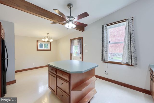 910 GROFFTOWN RD, Lancaster, PA 17602