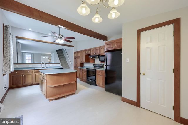 910 GROFFTOWN RD, Lancaster, PA 17602