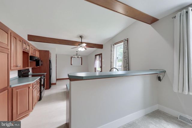 910 GROFFTOWN RD, Lancaster, PA 17602