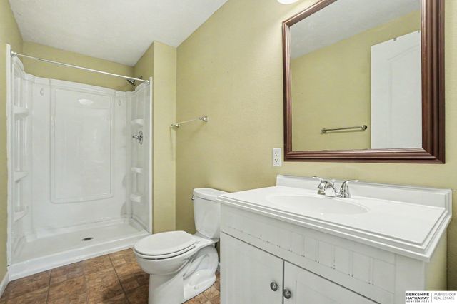 15507 Armstrong Street, Omaha, NE 68116