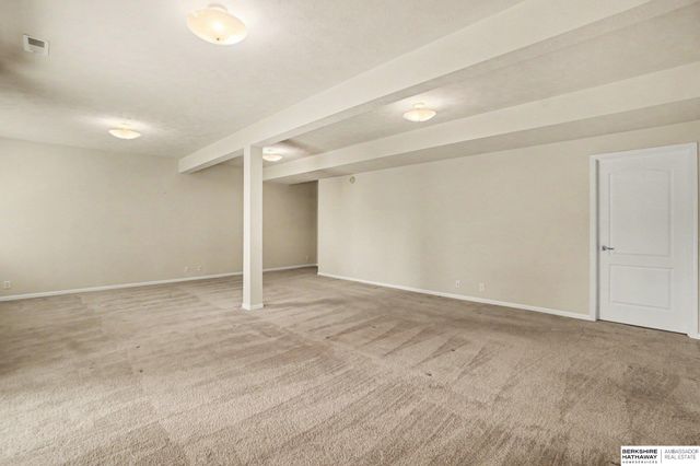 15507 Armstrong Street, Omaha, NE 68116