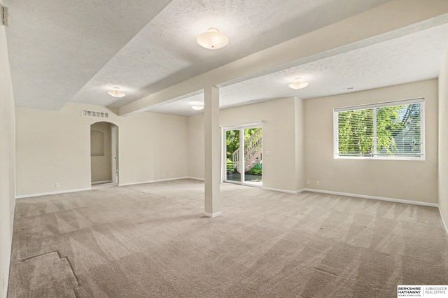15507 Armstrong Street, Omaha, NE 68116