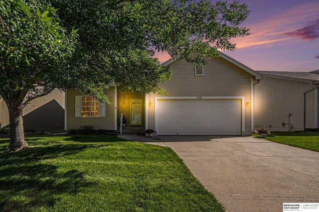 15507 Armstrong Street, Omaha, NE 68116