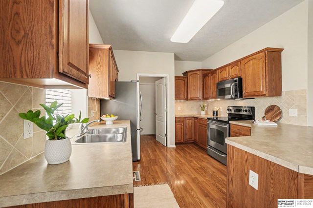 15507 Armstrong Street, Omaha, NE 68116