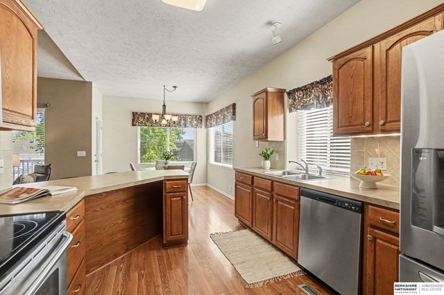 15507 Armstrong Street, Omaha, NE 68116