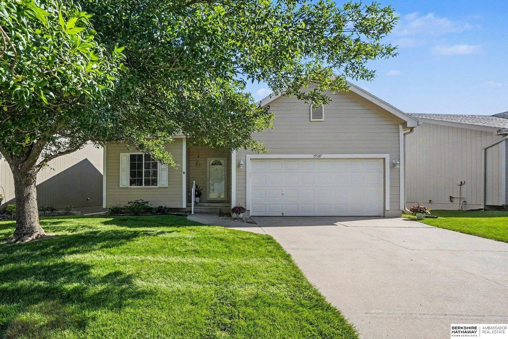 15507 Armstrong Street, Omaha, NE 68116