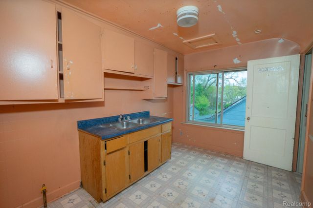 20475 San Juan Drive, Detroit, MI 48221