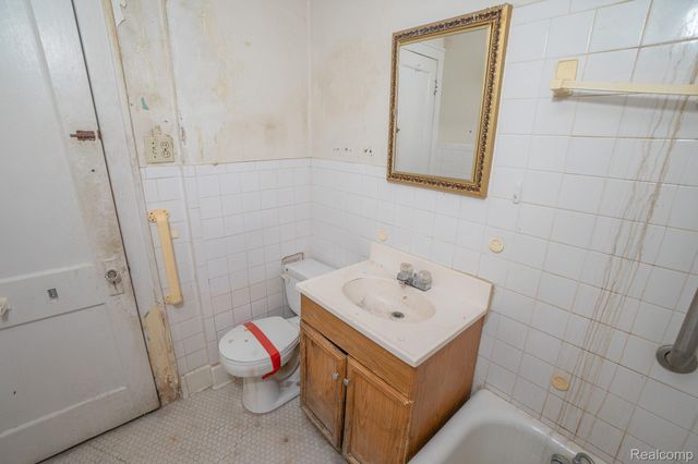 20475 San Juan Drive, Detroit, MI 48221