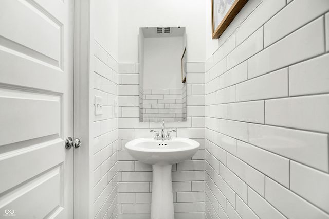 16704 Breton Road, Westfield, IN 46074