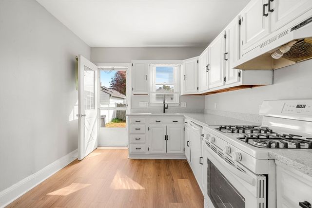 82 Cliff St, Quincy, MA 02169