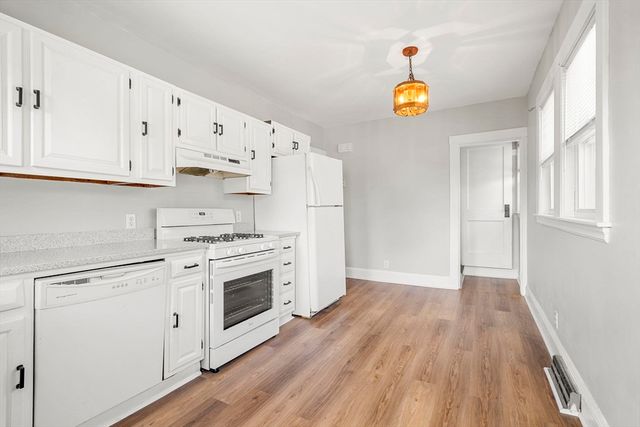 82 Cliff St, Quincy, MA 02169