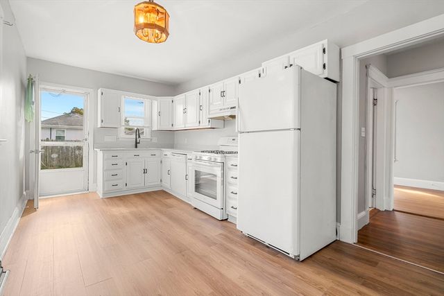 82 Cliff St, Quincy, MA 02169