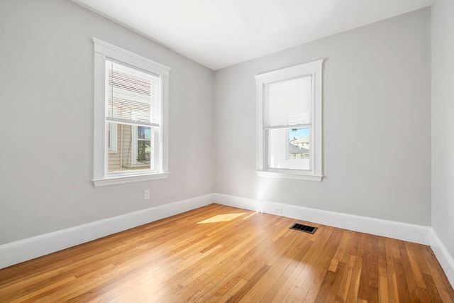 82 Cliff St, Quincy, MA 02169