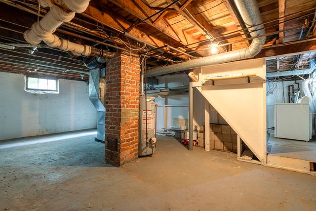 82 Cliff St, Quincy, MA 02169