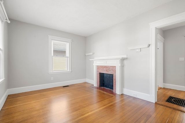 82 Cliff St, Quincy, MA 02169