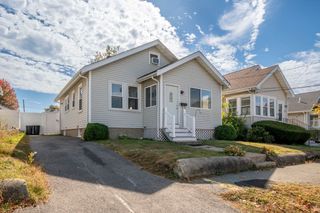 82 Cliff St, Quincy, MA 02169