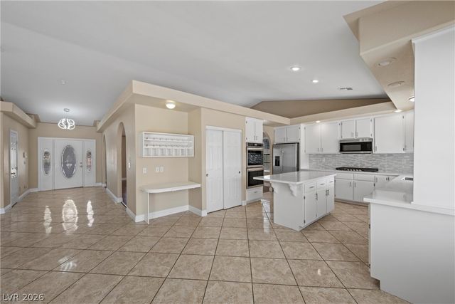 8605 West COUGAR Avenue, Las Vegas, NV 89148
