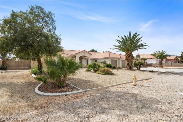 8605 West COUGAR Avenue, Las Vegas, NV 89148