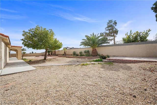 8605 West COUGAR Avenue, Las Vegas, NV 89148