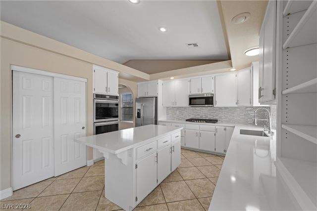 8605 West COUGAR Avenue, Las Vegas, NV 89148