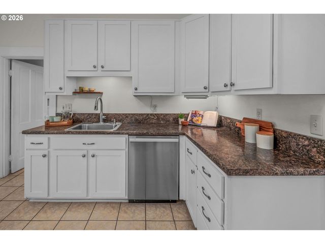 5525 Ne EVERETT St, Portland, OR 97213