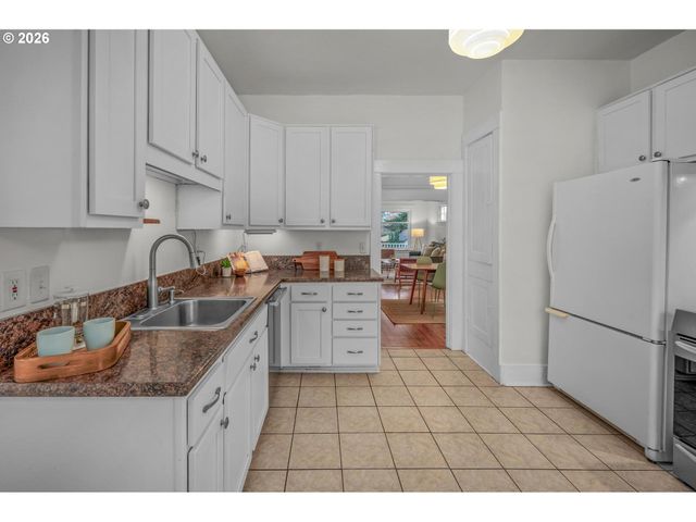 5525 Ne EVERETT St, Portland, OR 97213