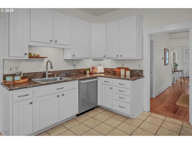 5525 Ne EVERETT St, Portland, OR 97213