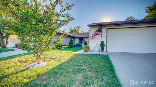 84-B Chatham Drive, Monroe, NJ 08831
