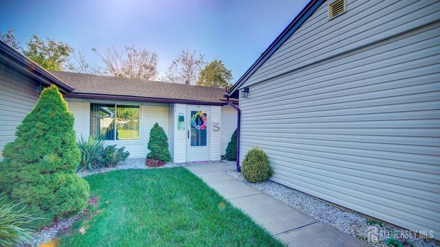 84-B Chatham Drive, Monroe, NJ 08831