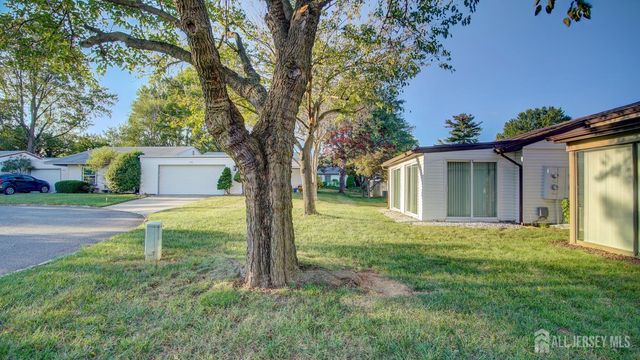 84-B Chatham Drive, Monroe, NJ 08831