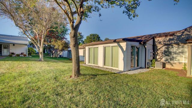 84-B Chatham Drive, Monroe, NJ 08831