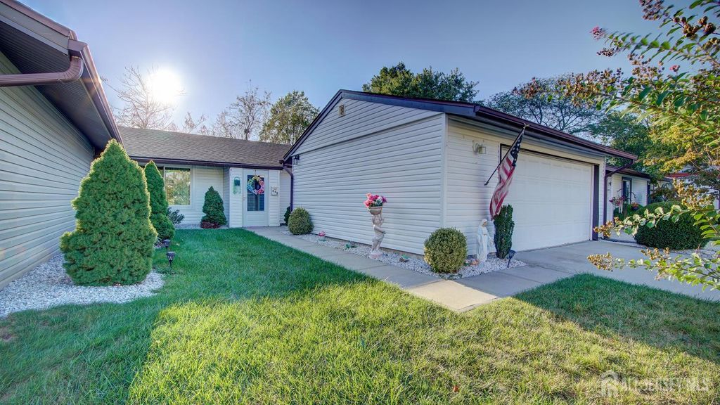 84-B Chatham Drive, Monroe, NJ 08831