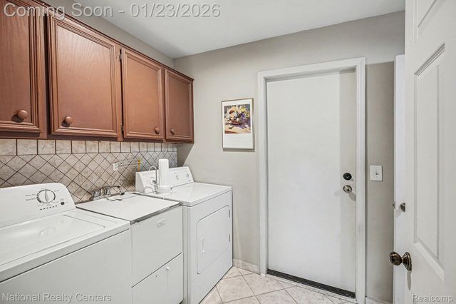 16725 Kyla Drive, Clinton Charter Township, MI 48038