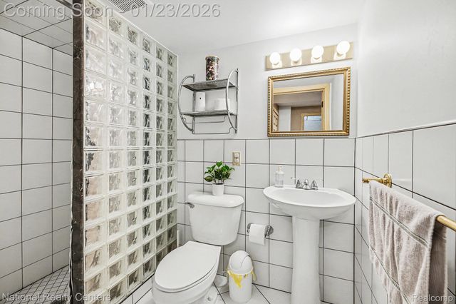 16725 Kyla Drive, Clinton Charter Township, MI 48038