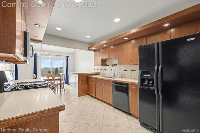 16725 Kyla Drive, Clinton Charter Township, MI 48038