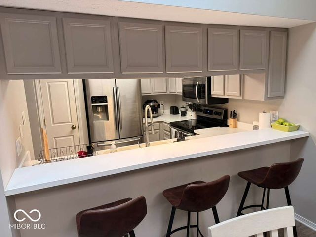 98 Lookout Ridge Drive, Columbus, IN 47201