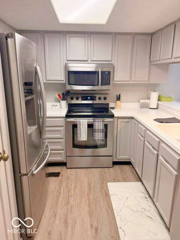 98 Lookout Ridge Drive, Columbus, IN 47201