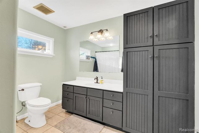 2149 Glenwood Court, Brooklyn, MI 49230