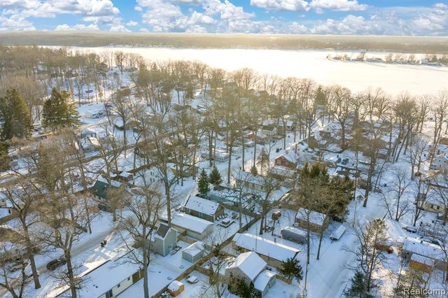 2149 Glenwood Court, Brooklyn, MI 49230