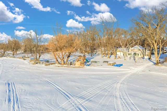 2149 Glenwood Court, Brooklyn, MI 49230