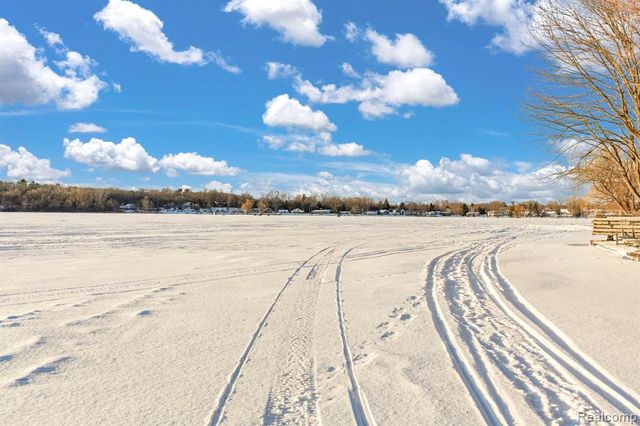 2149 Glenwood Court, Brooklyn, MI 49230