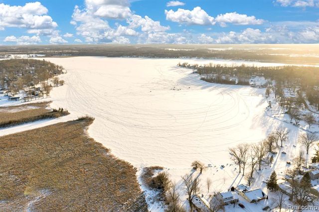 2149 Glenwood Court, Brooklyn, MI 49230